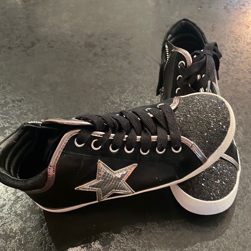 Steve Madden mid top sneakers 5.5